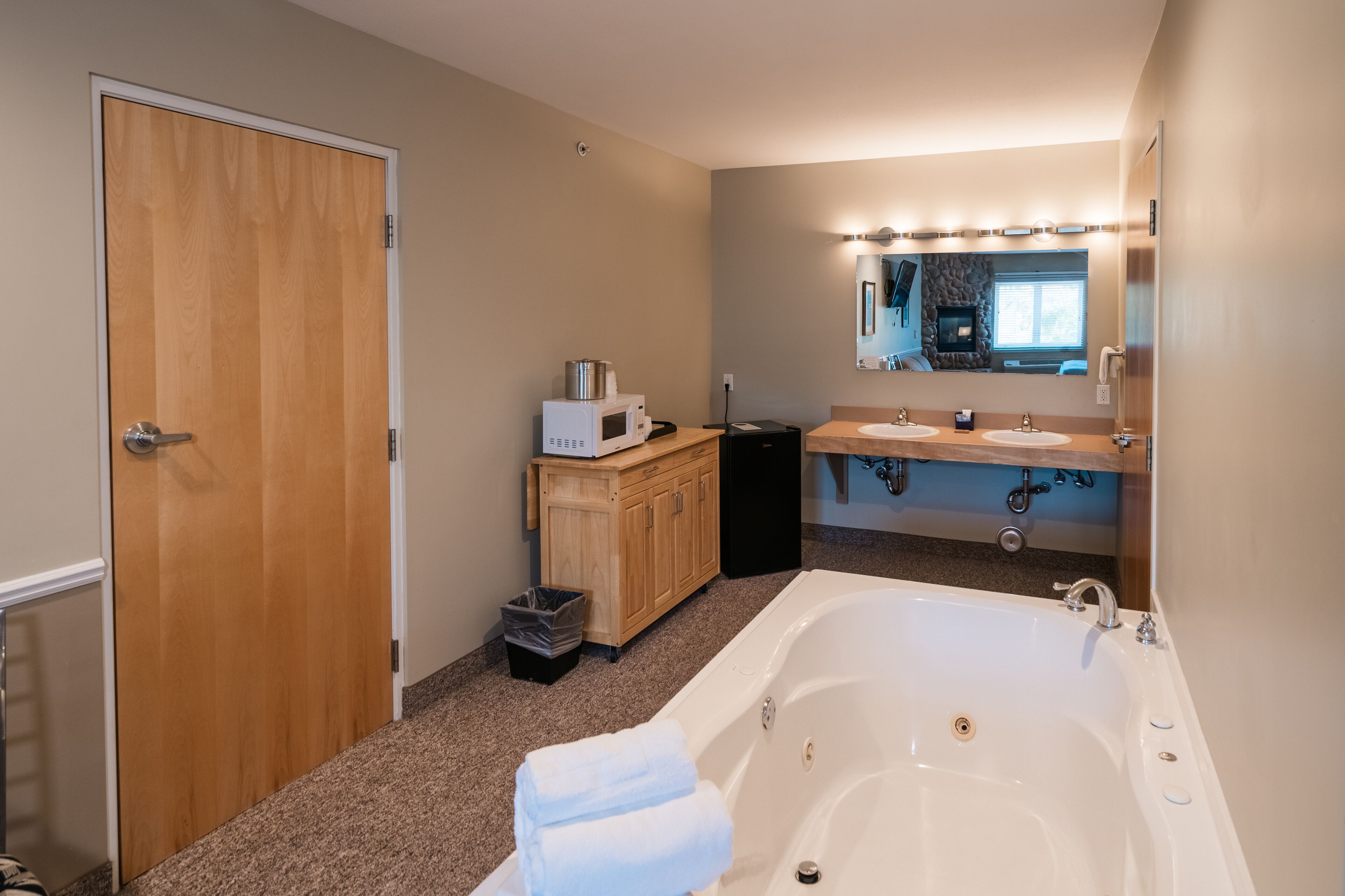 classic room, city view | 1 bedroom, egyptian cotton sheets, premium bedding, laptop workspace