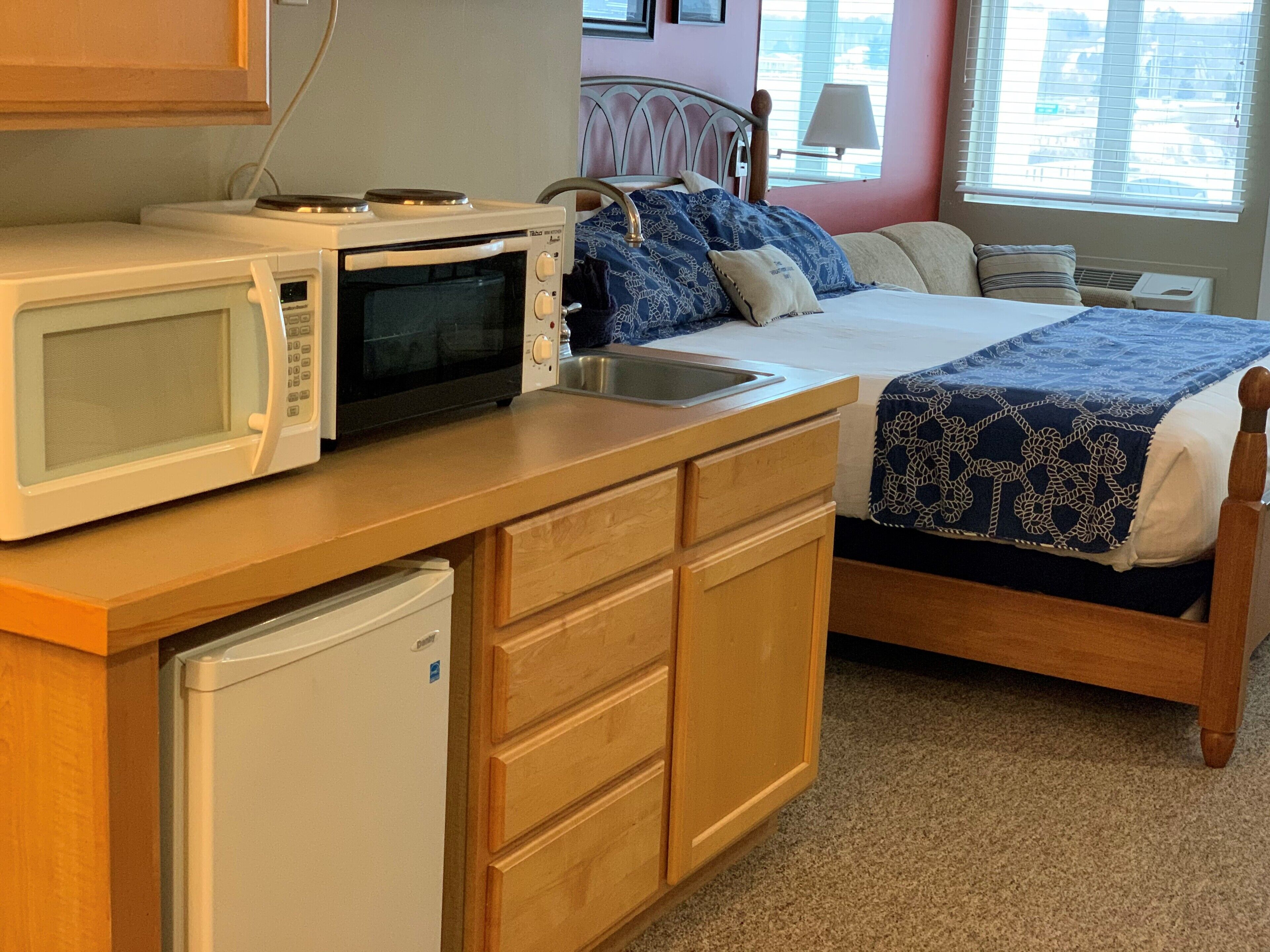 The Weathervane Inn, Montague Reviews & Hotel Deals Book at