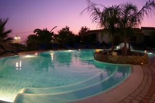 Seasonal outdoor pool, pool umbrellas, sun loungers