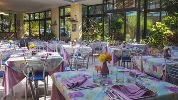 Breakfast, lunch and dinner served