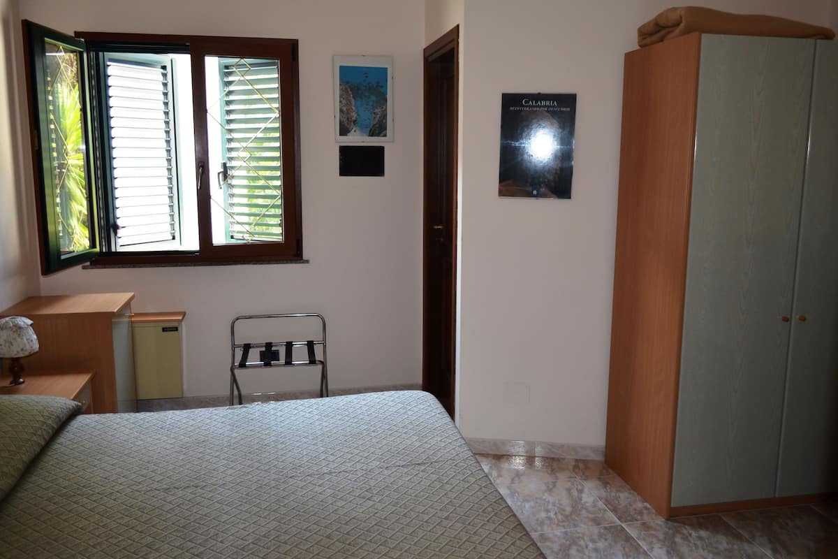 Een kluis op de kamer, babybedden, gratis wifi, beddengoed