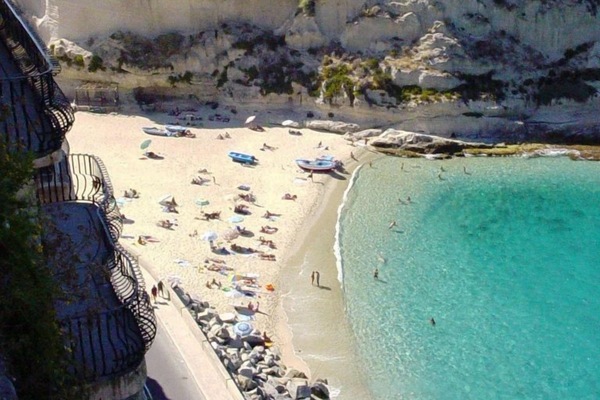 Private beach, free beach shuttle, beach bar, kayaking
