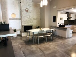 Deluxe Villa, 4 Bedrooms, Hot Tub, Annex Building | Private kitchen