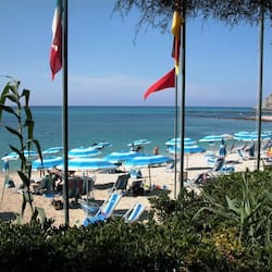 Private beach, free beach shuttle, beach bar, kayaking