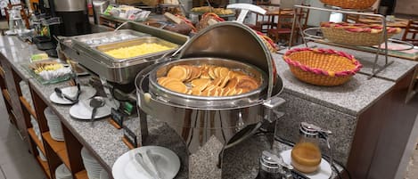 Free daily buffet breakfast