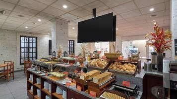 Café da manhã com buffet grátis todos os dias