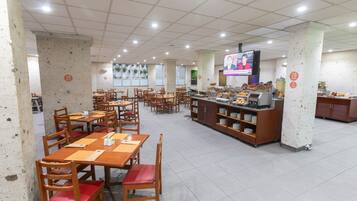 Petit déjeuner buffet compris tous les jours