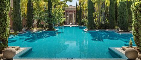 Outdoor pool, pool umbrellas, sun loungers