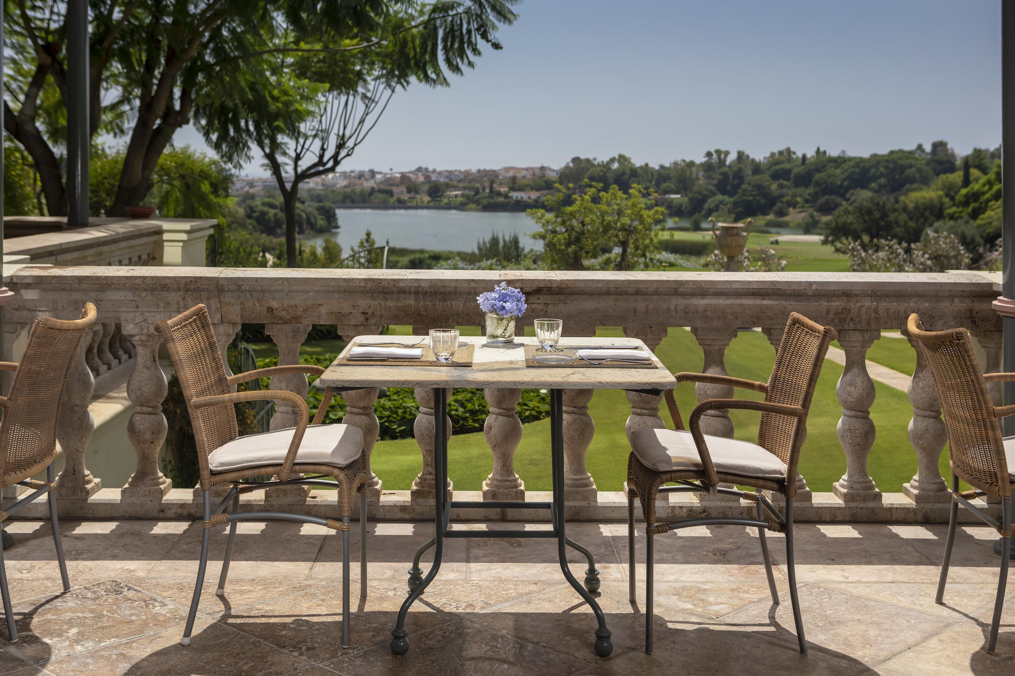 4 restaurants, serveren lunch, diner, Italiaanse gerechten