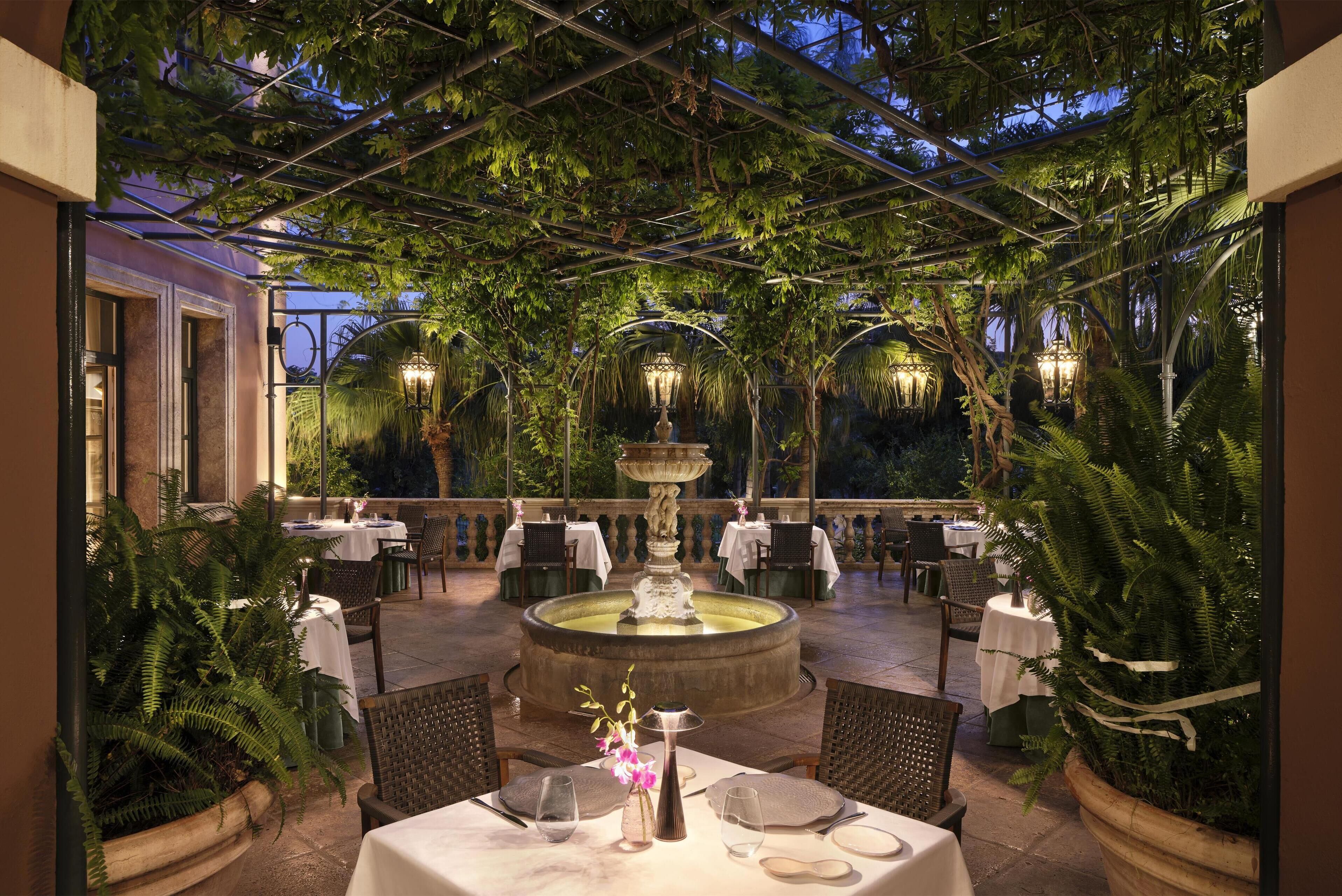 4 restaurants, lunch, dinner served; italian cuisine