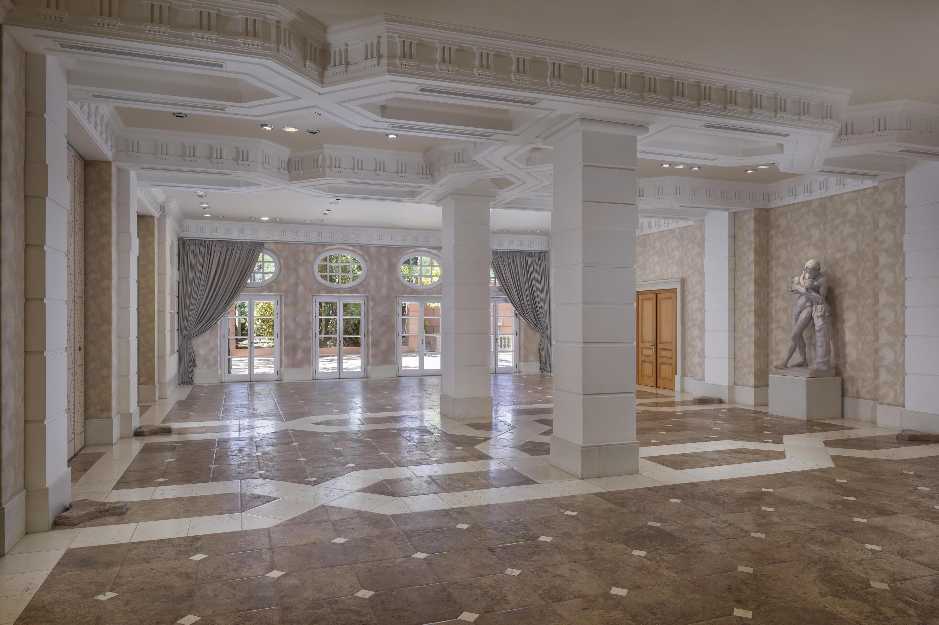 1 bedroom, hypo-allergenic bedding, minibar, in-room safe