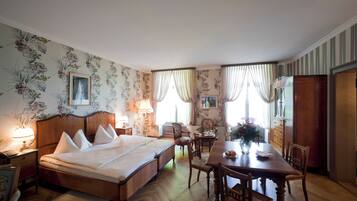 Deluxe double room with lake view