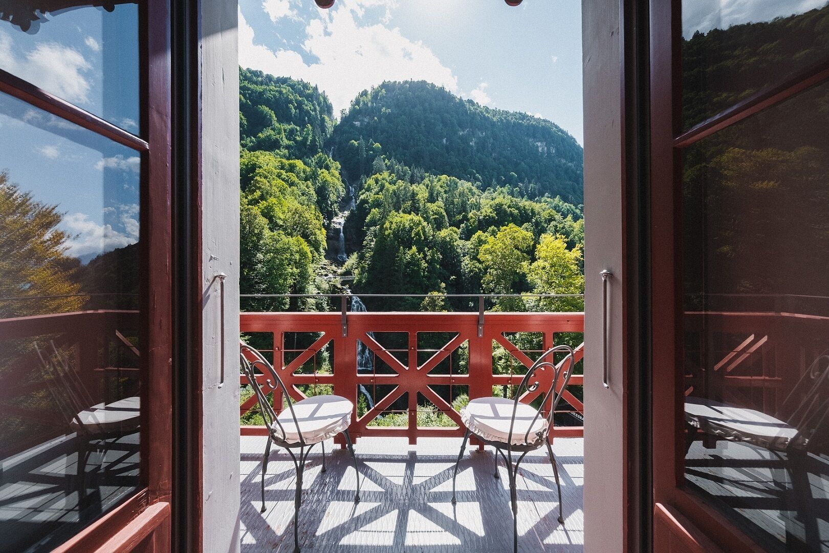 Deluxe double room with waterfall view