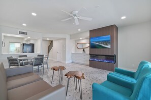 Royal Palm Two Bedroom Townhome | Premium bedding, iron/ironing board, free WiFi, bed sheets - Bridgewalk Resort (Bradenton Beach)