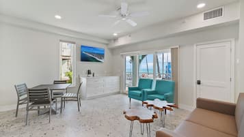 Suite, 1 Bedroom (Sabal Palm) | Premium bedding, iron/ironing board, free WiFi, bed sheets