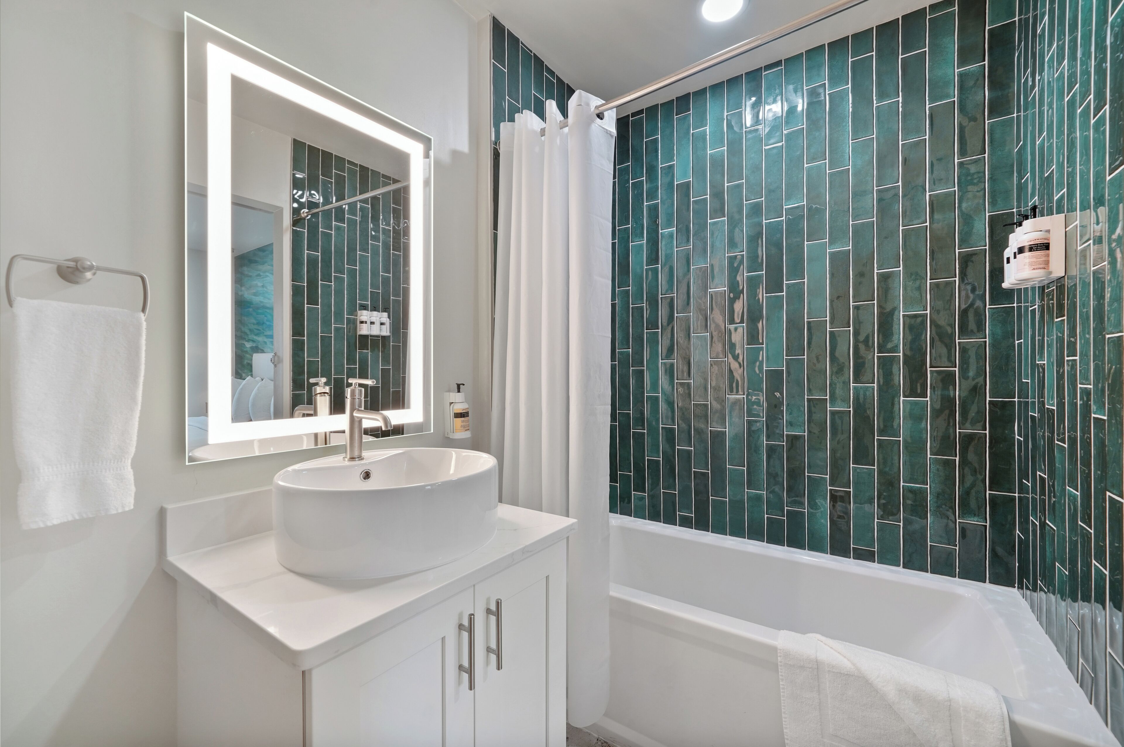 Townhome, 2 Bedrooms (Royal Palm) | Bathroom | Free toiletries, hair dryer, towels
