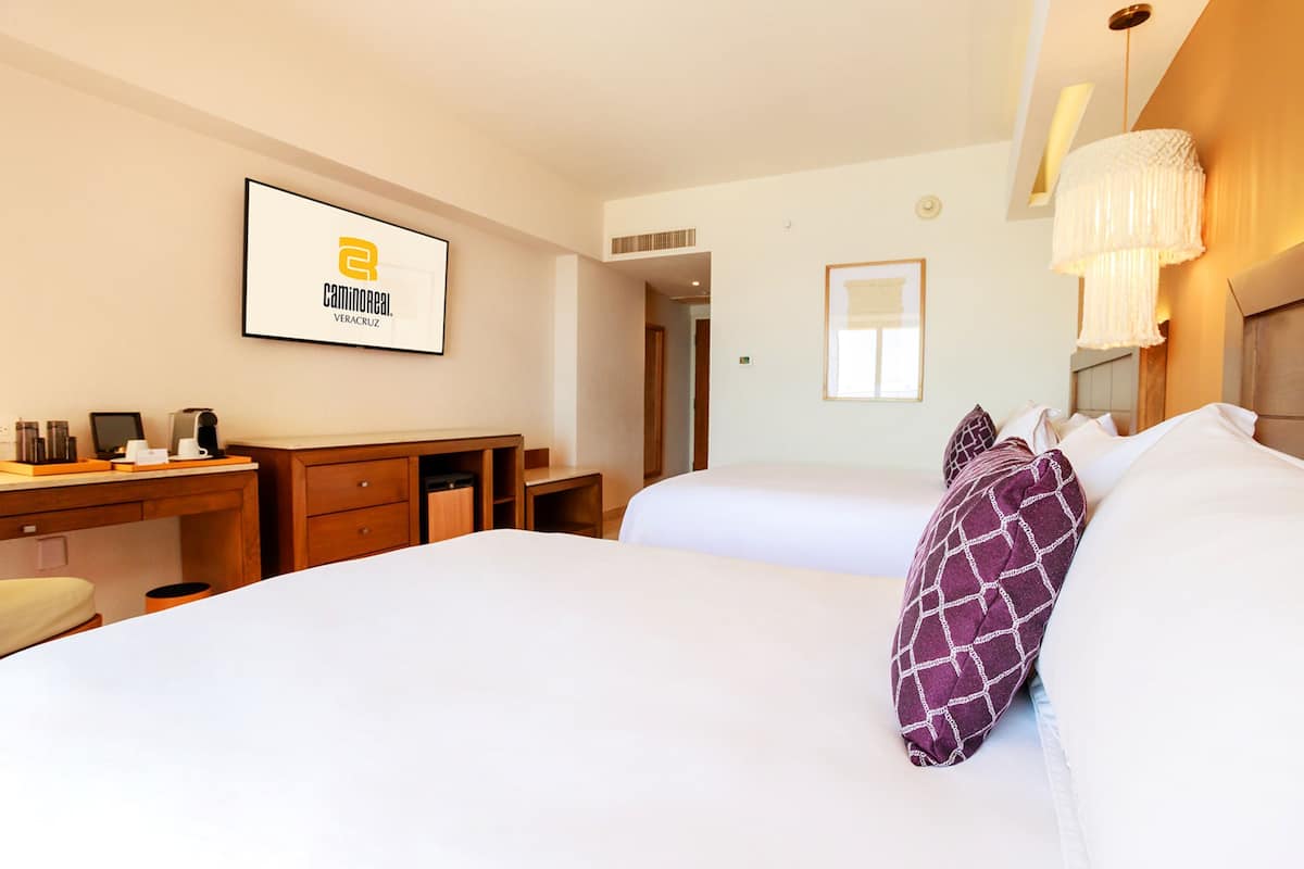 Doppelzimmer zur Einzelnutzung | Hochwertige Bettwaren, Zimmersafe, Schreibtisch, Verdunkelungsvorhänge