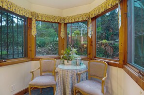 Standaard kamer, 1 queensize bed (Renoir) | 1 slaapkamer, hypoallergeen beddengoed, pillowtop-bedden