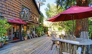 Terrace/patio - Babbling Brook Inn (Santa Cruz)