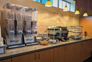 Daily full breakfast for a fee - Tundra Lodge (Green Bay)