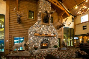 Lobby - Tundra Lodge (Green Bay)