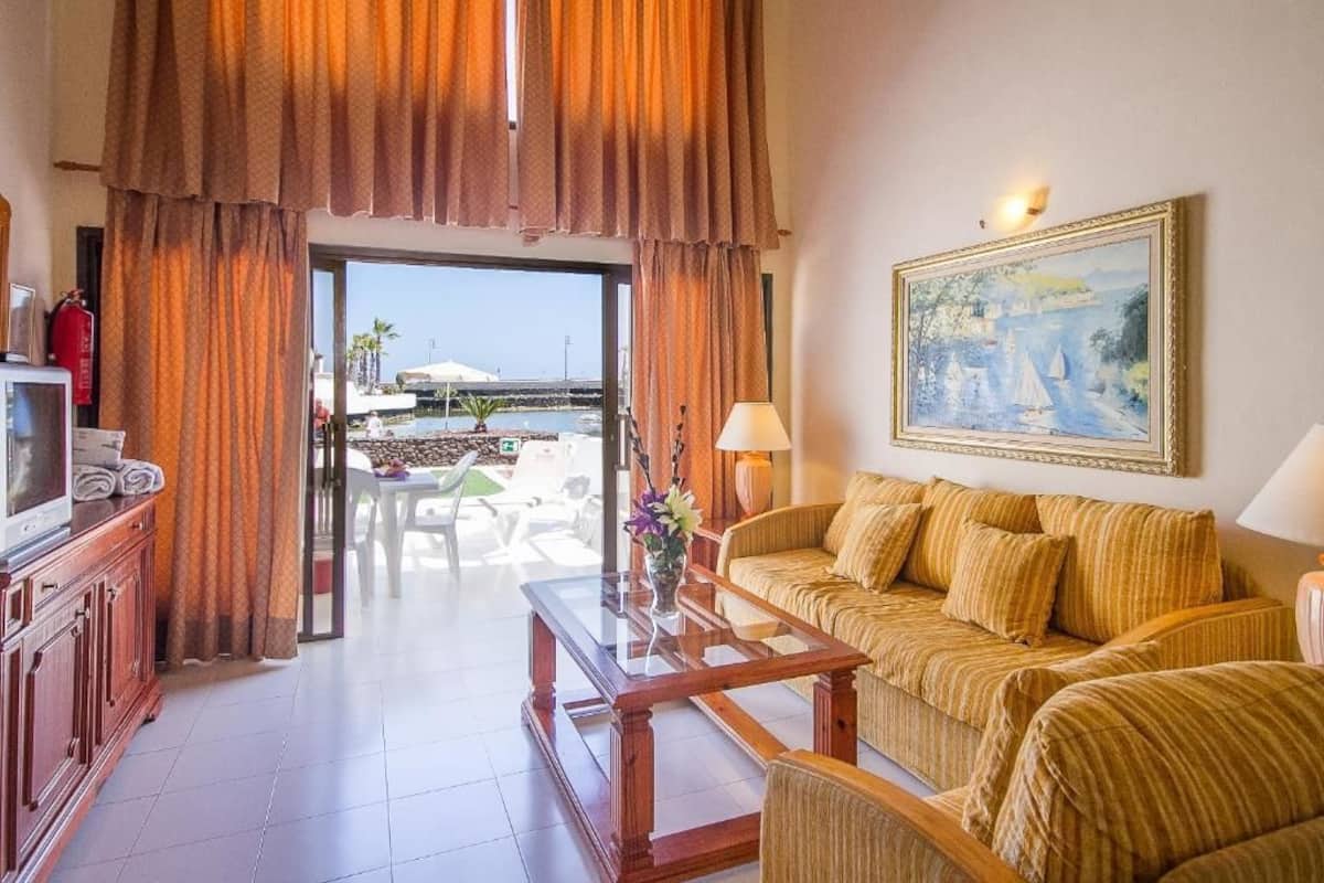 Superior appartement, 2 slaapkamers, uitzicht op strand | Uitzicht op strand/zee