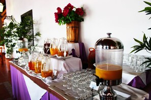 Desayuno buffet todos los días (con cargo)