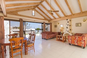 Superior Apartment, 3 Bedrooms, Beach View | Living room