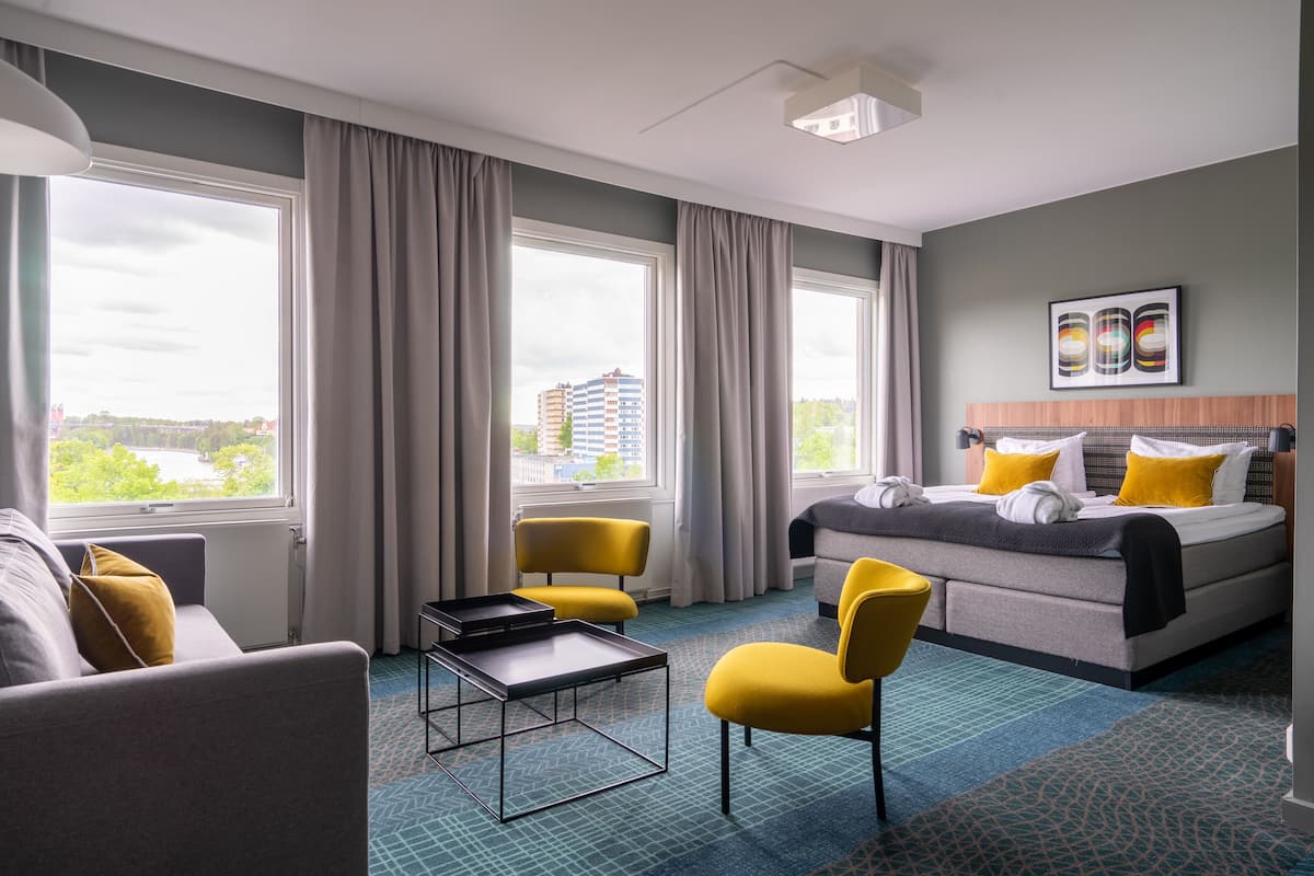 Deluxe-Zweibettzimmer | Schreibtisch, Verdunkelungsvorhänge, Bettwäsche