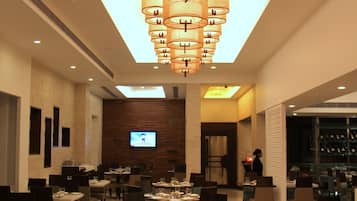 2 restaurants, breakfast, lunch, dinner served; international cuisine