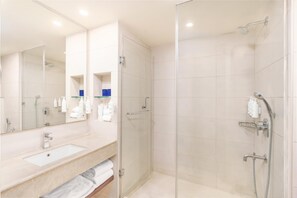 Free toiletries, hair dryer, bathrobes, towels