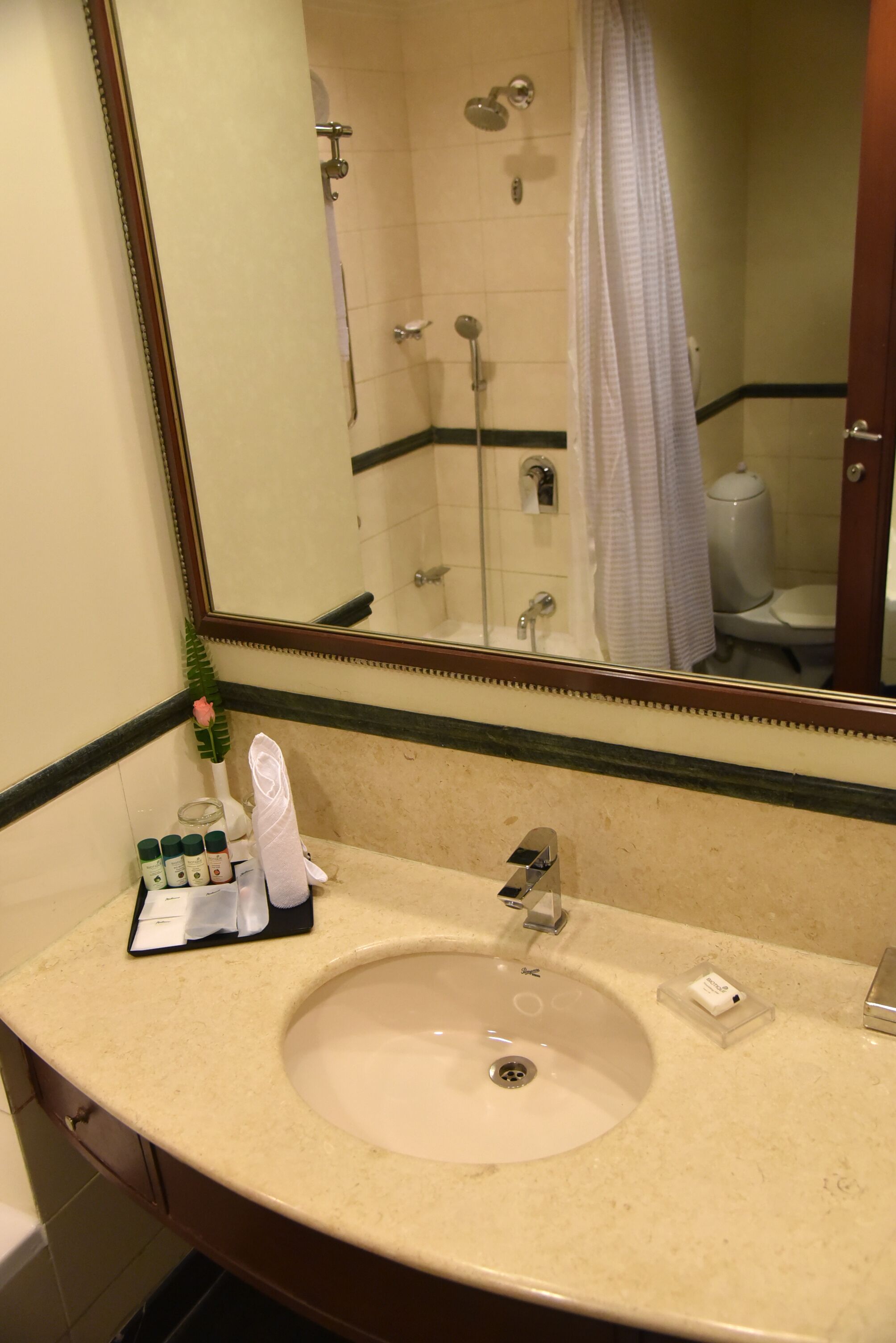 superior room | bathroom | free toiletries, hair dryer, bathrobes, towels