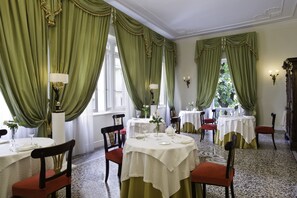 Tägliches inbegriffenes großes Frühstück