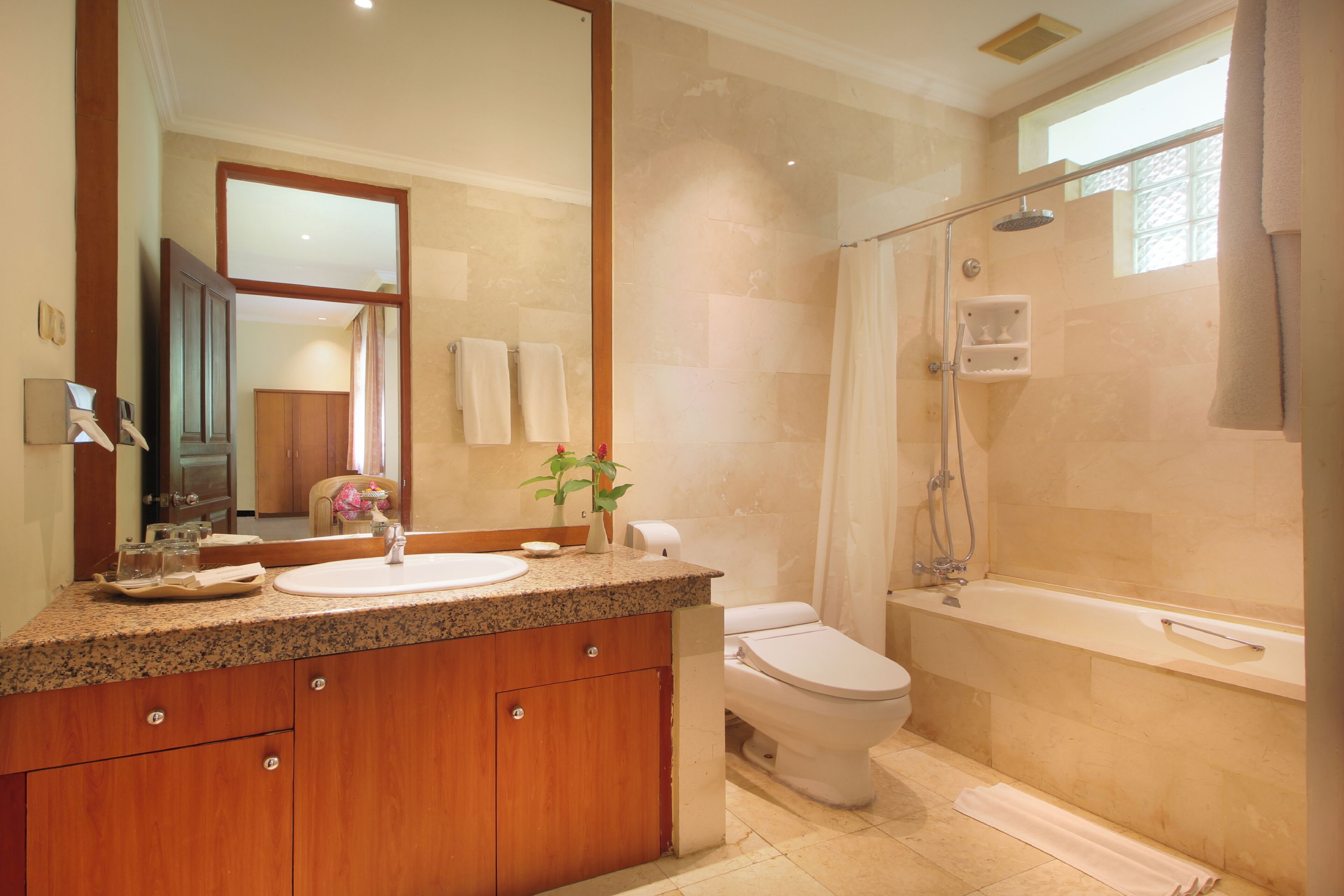 family room | bathroom | combined shower/bathtub, spring water bathtub, free toiletries