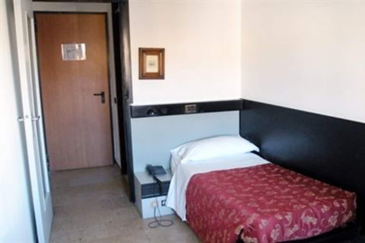 Gratis wifi, beddengoed, een wekker