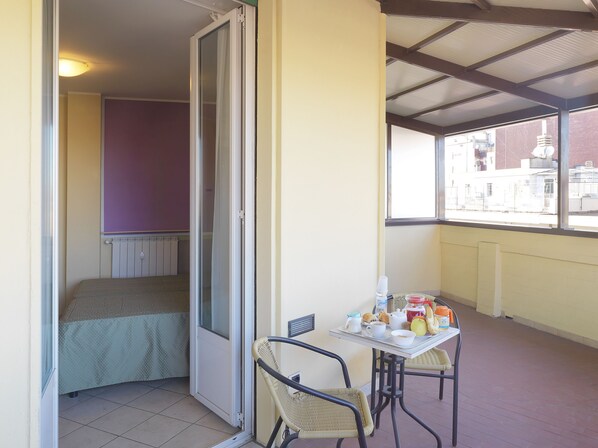 Double Room | In-room dining