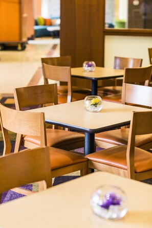 Dinner served, American cuisine - Fairfield Inn and Suites by Marriott Toronto Airport (Mississauga)