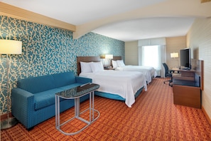 Chambre, 2 grands lits | Literie de qualité supérieure, coffres-forts dans les chambres, bureau