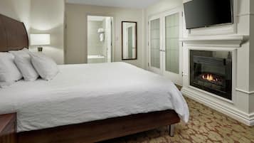 Suite, 1 soverom | Sengetøy av topp kvalitet, safe på rommet og skrivebord