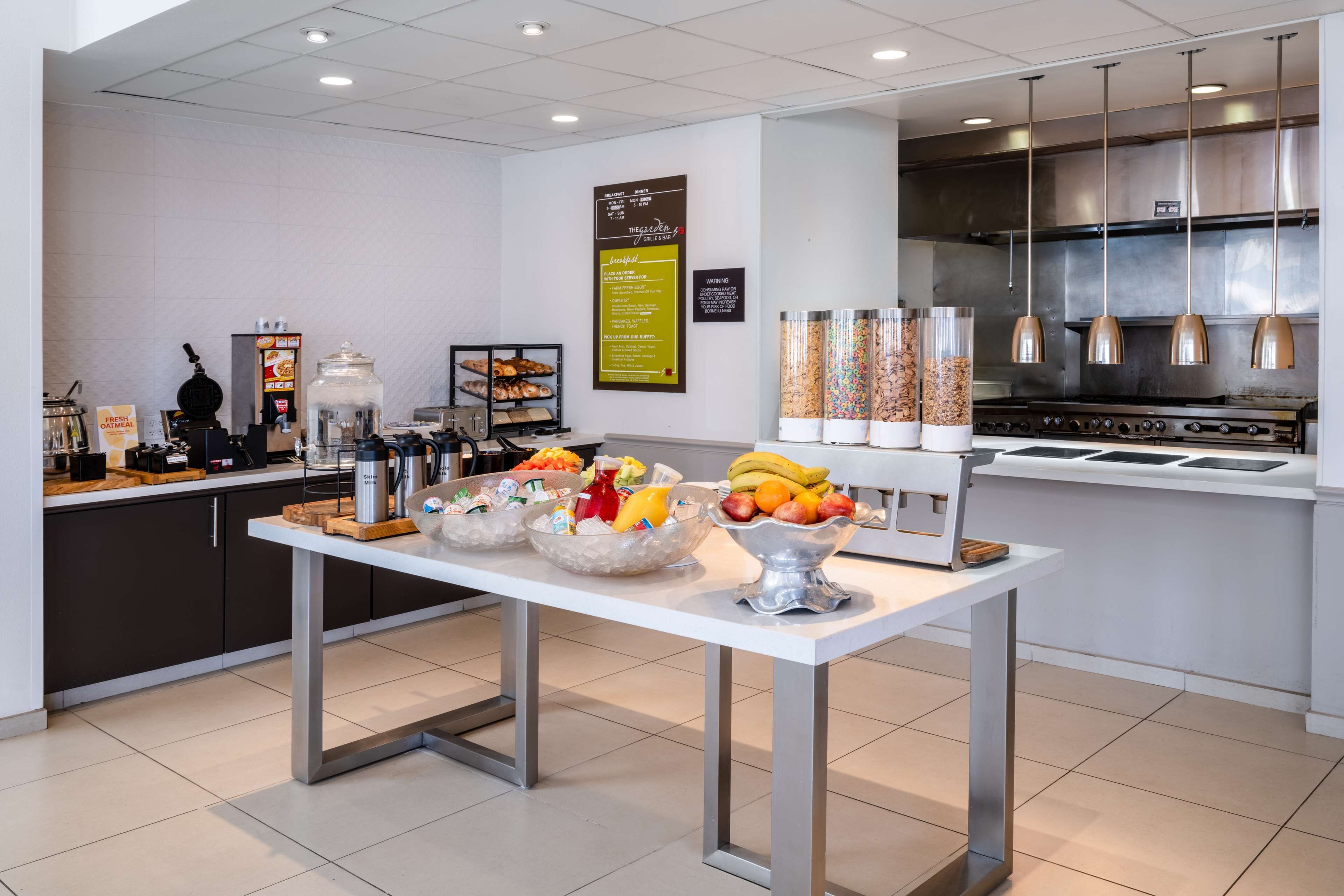 daily cooked-to-order breakfast (usd 18.34 per person)