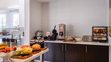 Café da manhã feito na hora diário (USD 18.34 por pessoa)