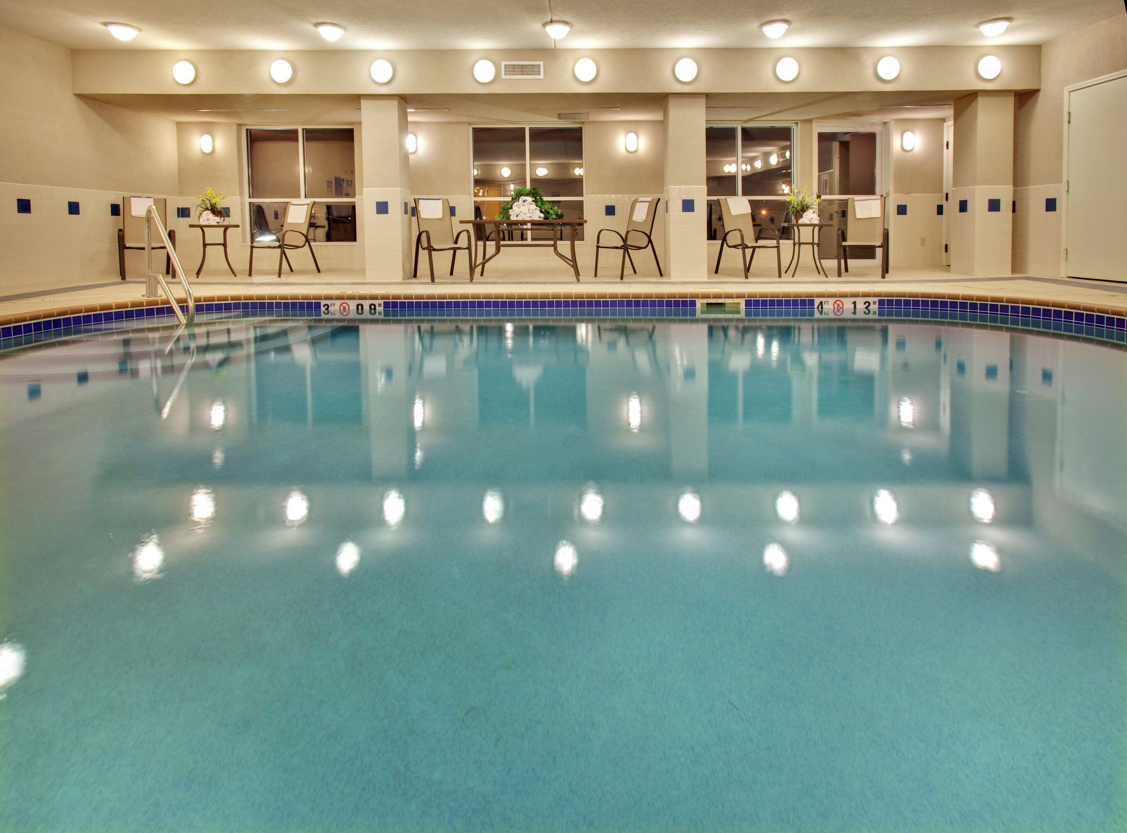 Indoor pool, pool loungers