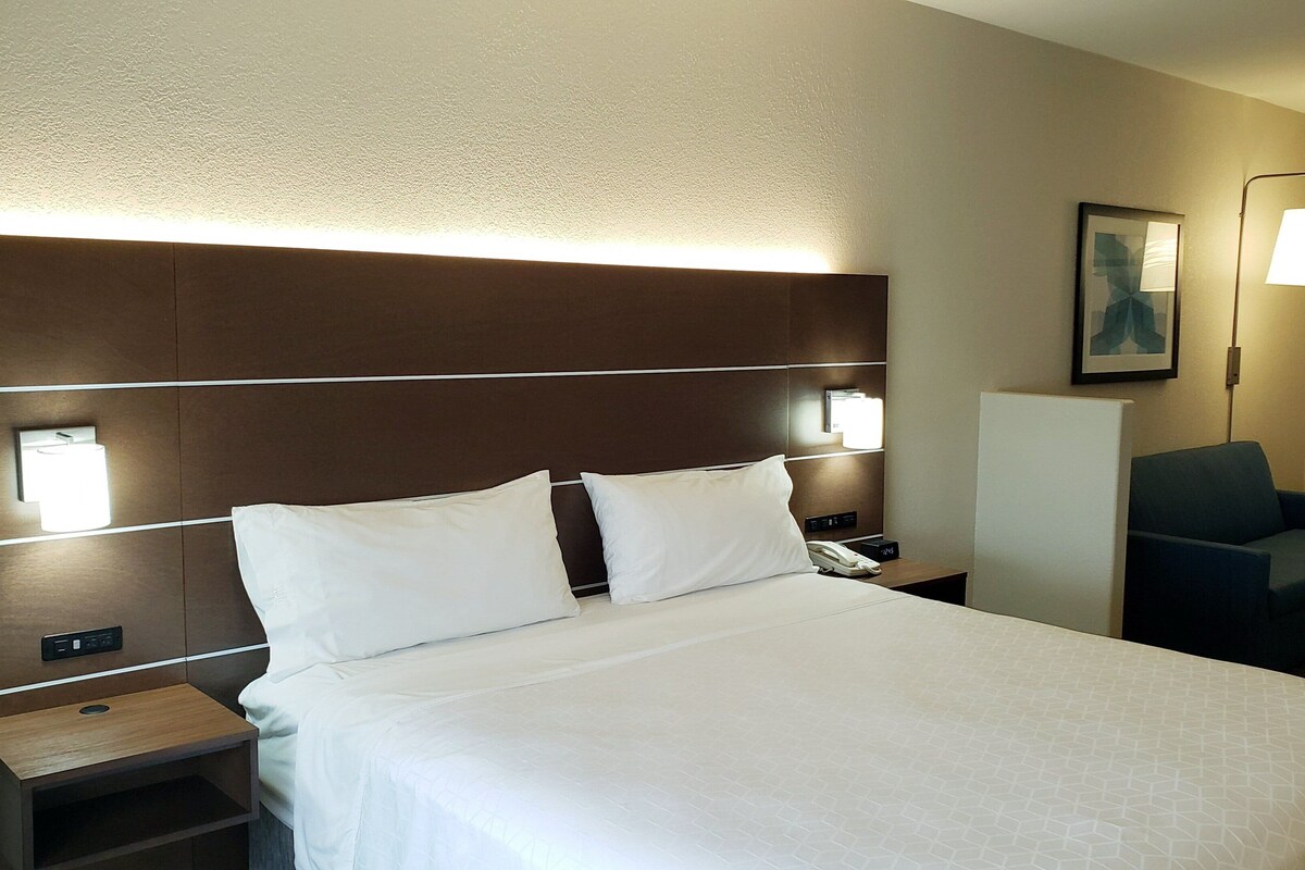 In-room safe, desk, iron/ironing board, cribs (free)