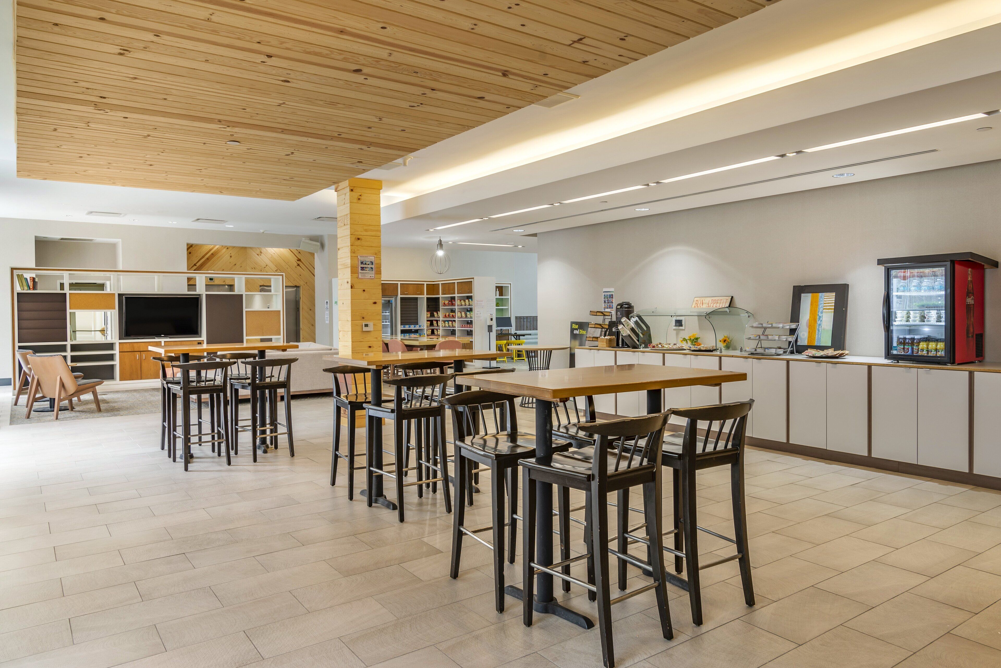 daily buffet breakfast for a fee