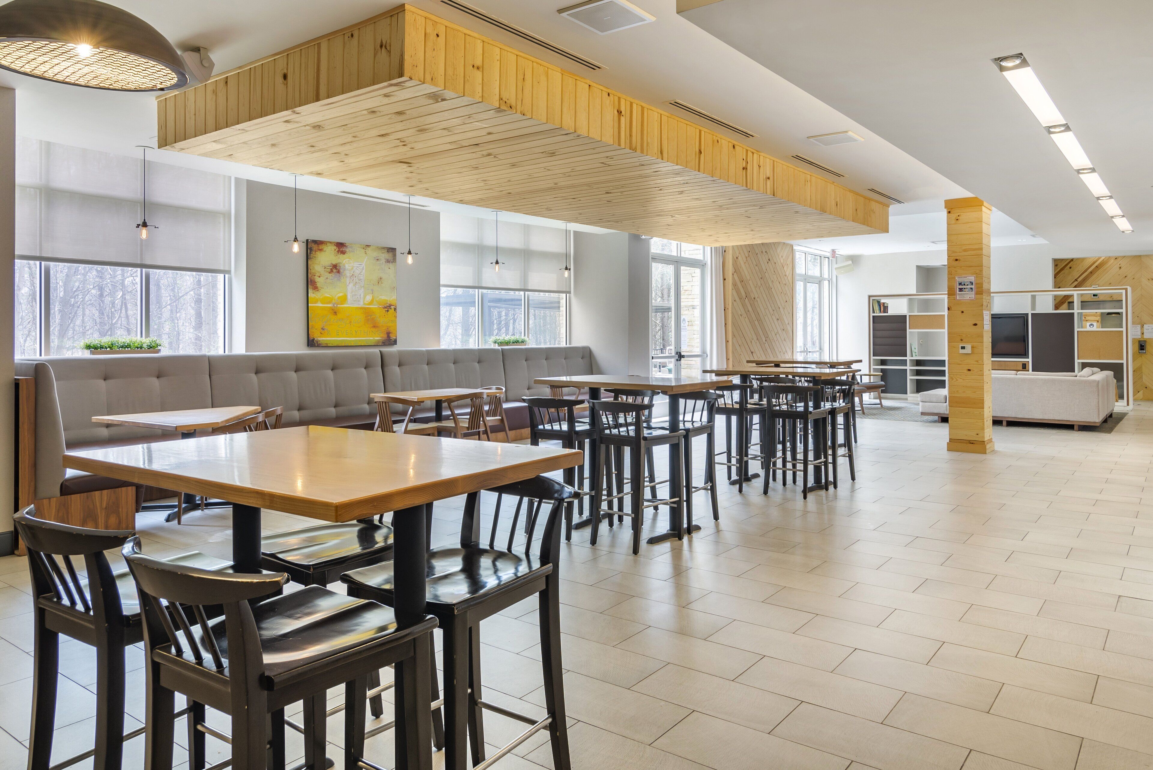 daily buffet breakfast for a fee