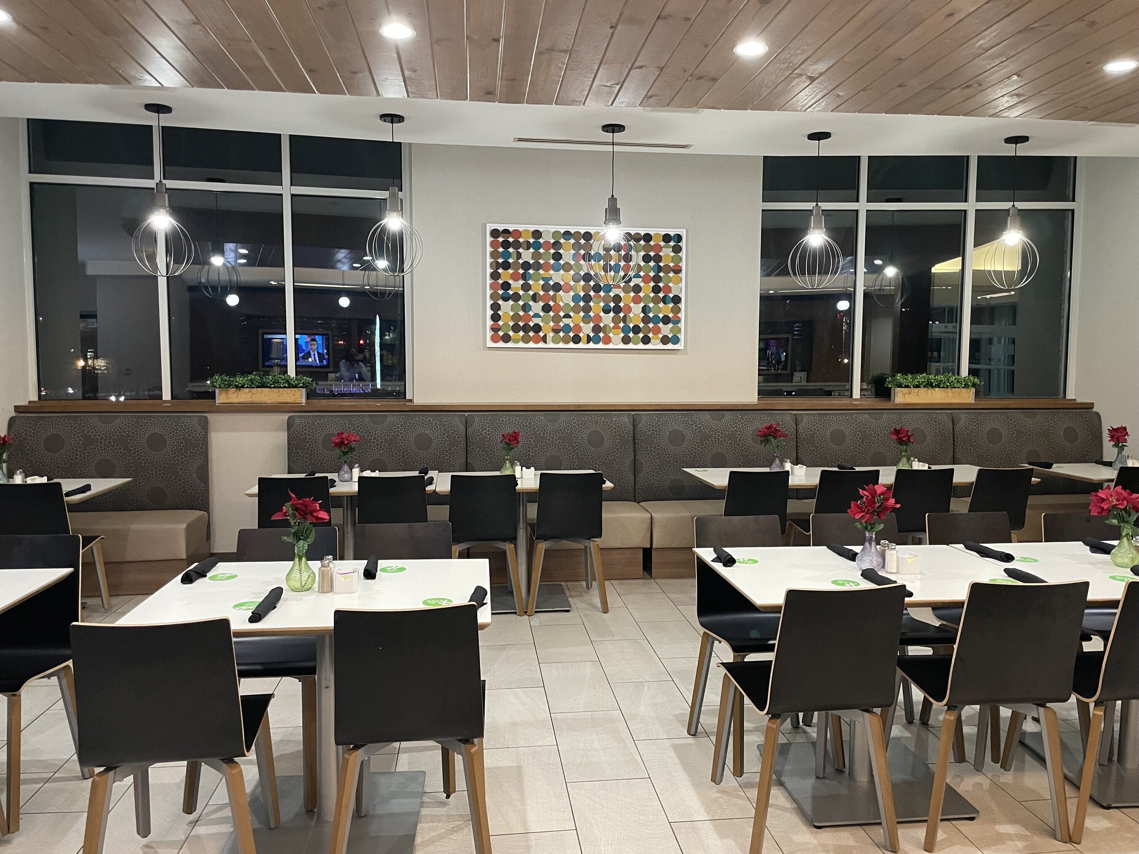 breakfast and dinner served, american cuisine