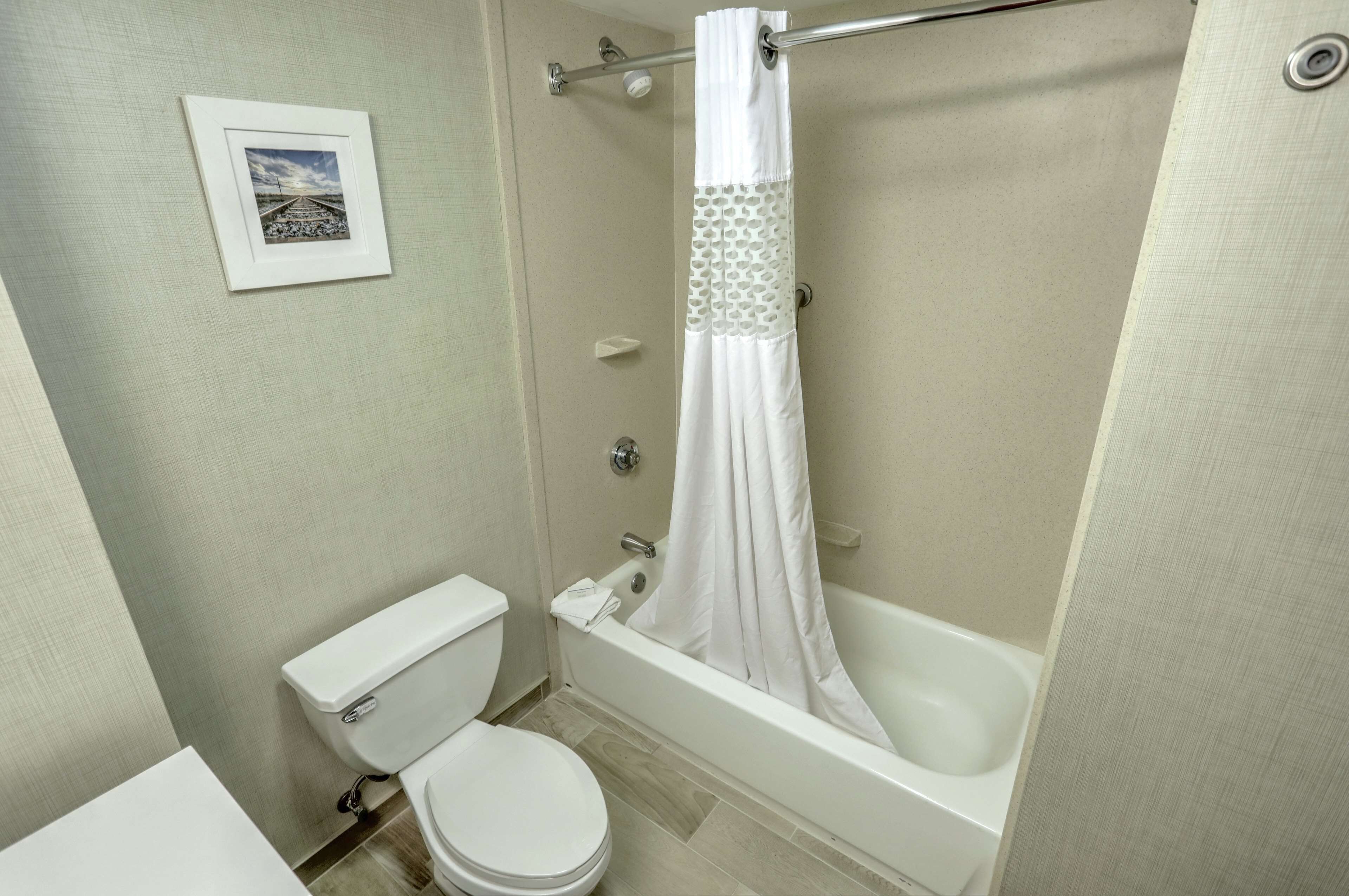 room, 1 king bed, accessible | bathroom | hair dryer, towels