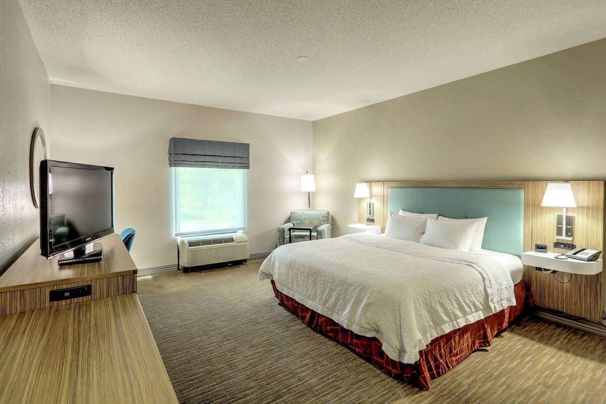 In-room safe, iron/ironing board, free WiFi, bed sheets