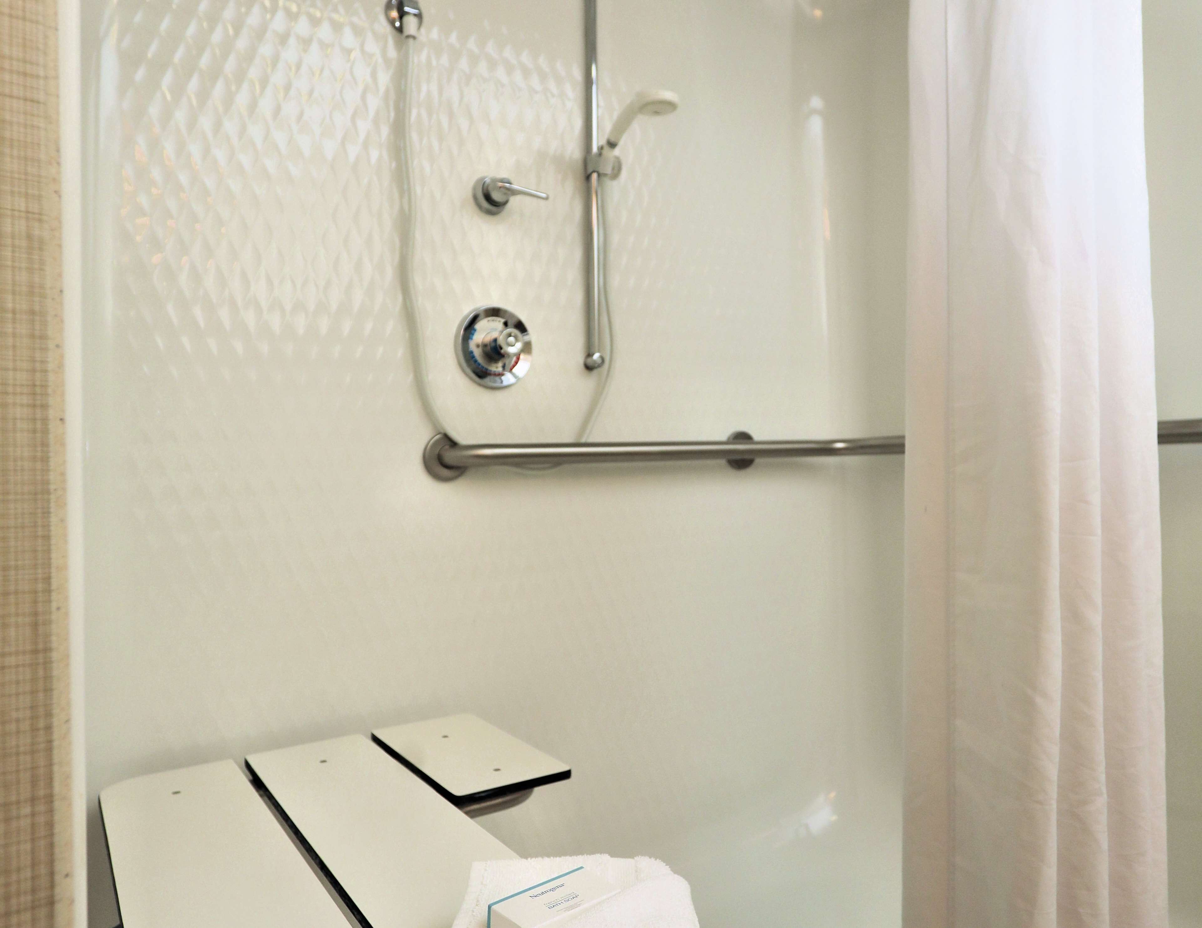 room, 1 king bed, accessible, non smoking | bathroom | hair dryer, towels