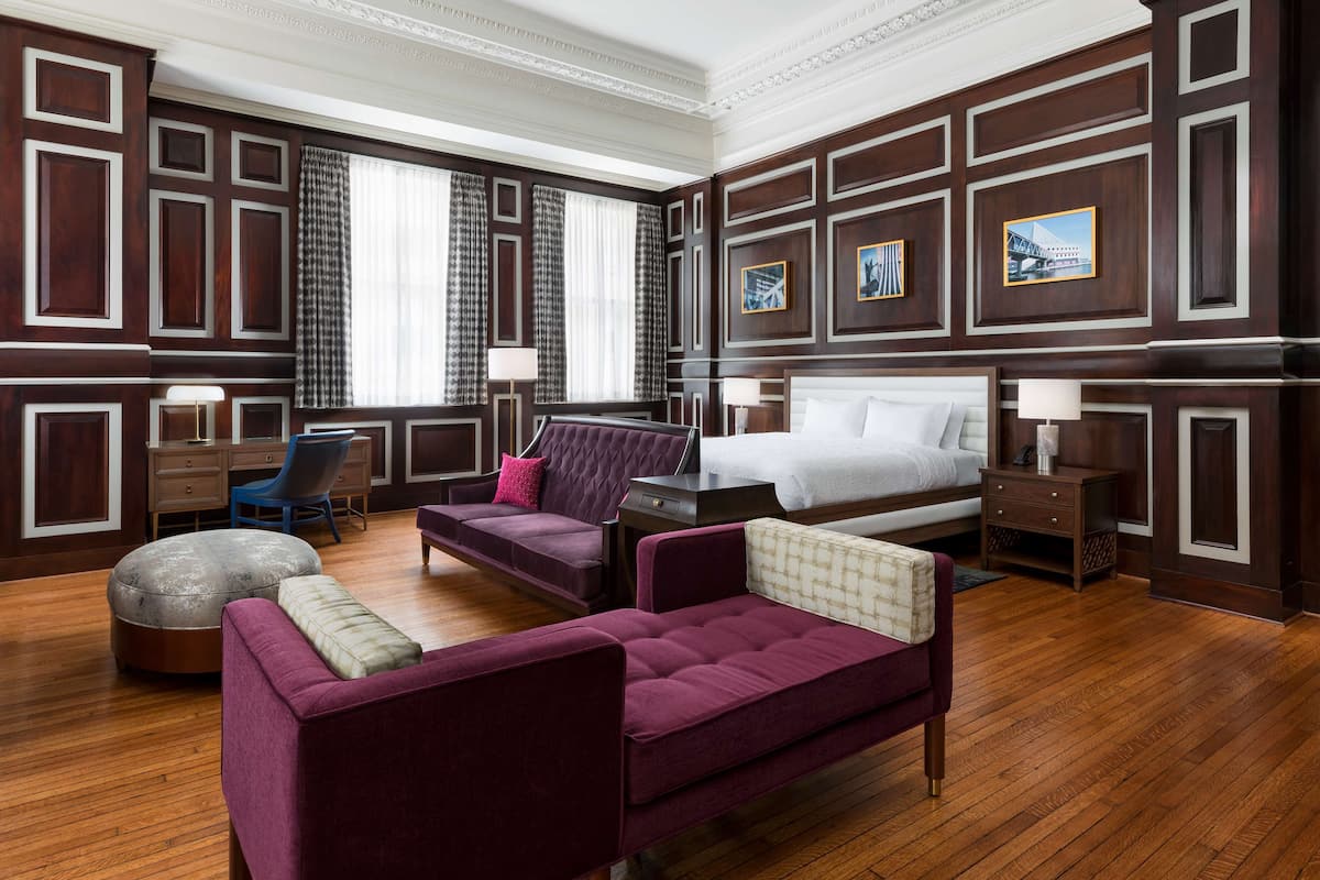 suite, 1 king bed, non smoking | premium bedding, pillow-top beds, in-room safe, desk